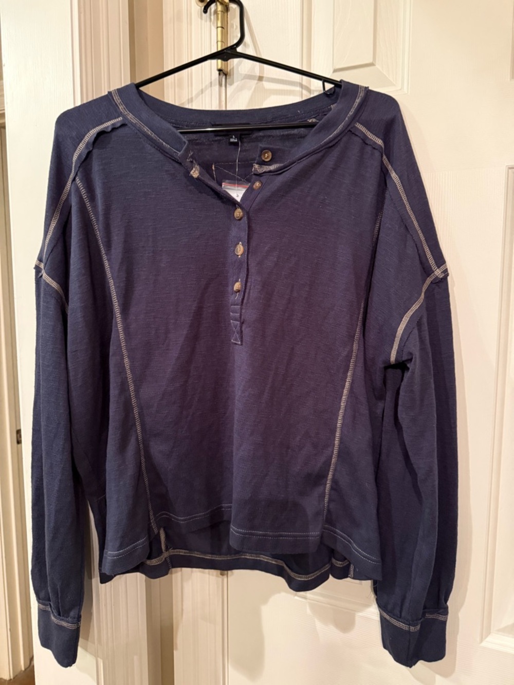 NWT Blu Pepper NAVY Blue Button Henley Top Pullover Exposed Seam Size Large New